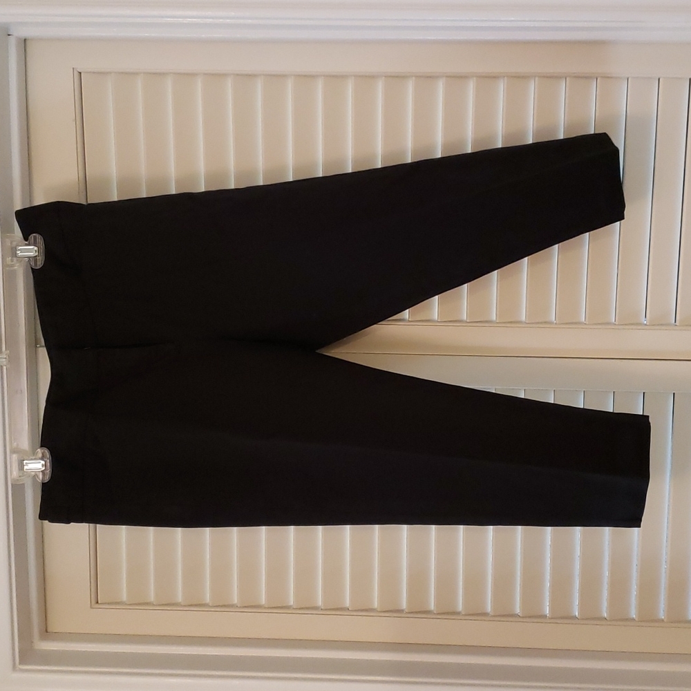Apostrophe Black Capri Pants Size 6
